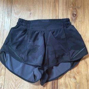 Lululemon low rise hotty hot shorts size 0
